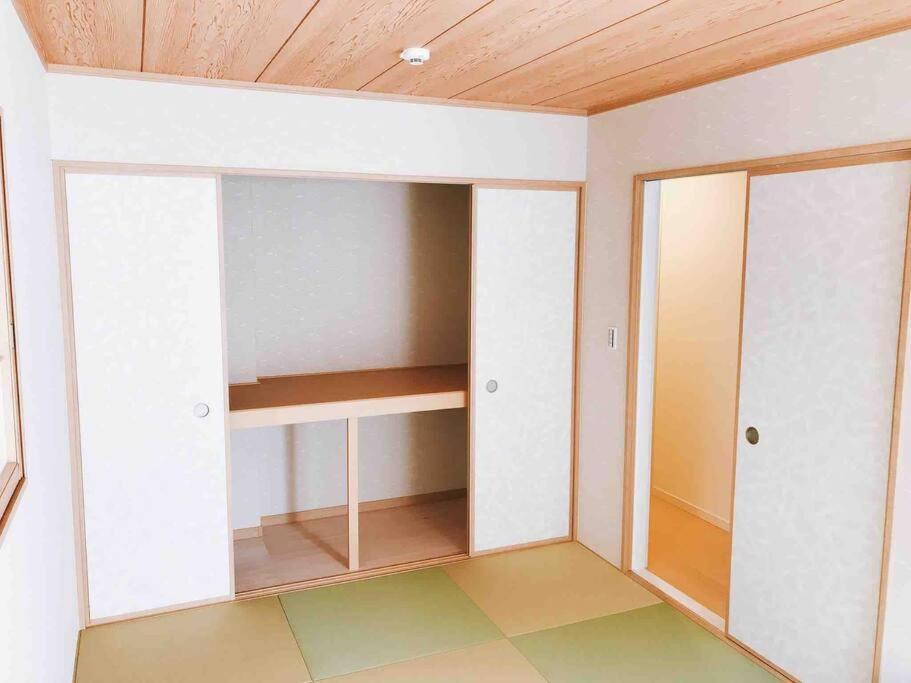 Spacious 120m2/4 Bedrooms/2 Toilets/free Parking Apartemen Osaka